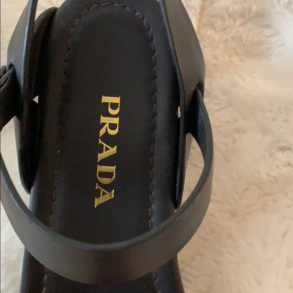 Prada - Picture 3 of 6